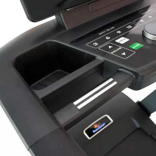 Sebesség és dőlésszög gyorsgombok és pulzusmérő a K9520 futópad markolatán