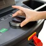 Ergonómikus sebességszabályozó tárcsa a HC Home Fitness AC Power futópad konzolján