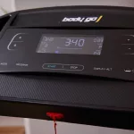 Összecsukható futópad HC HOME FITNESS YKET2102A, 2.5 LE, 45 cm széles futófelület, max.100kg, Bluetooth (Zwift, Kinomap)